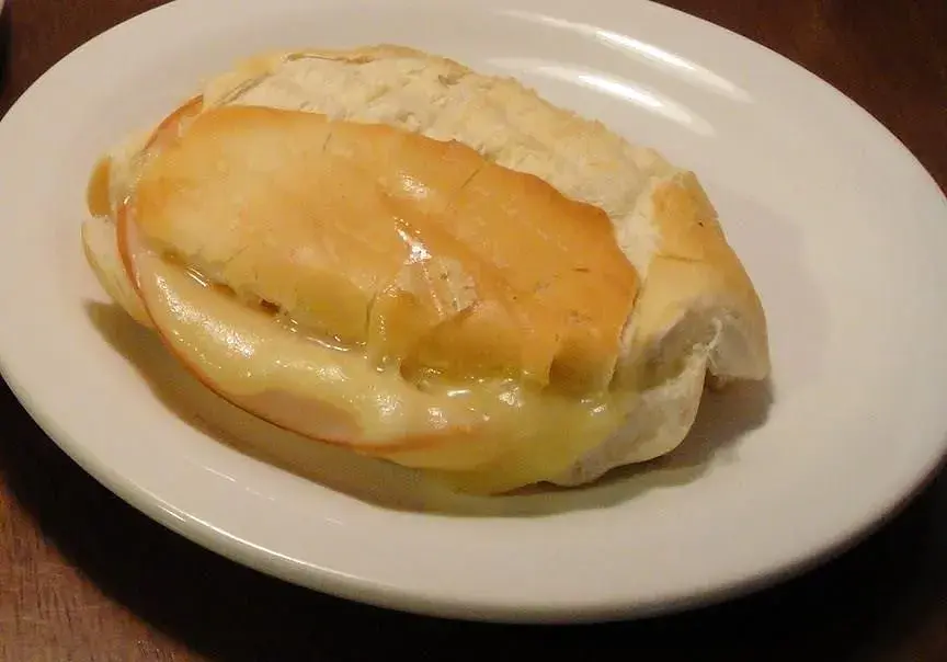Pão com Queijo