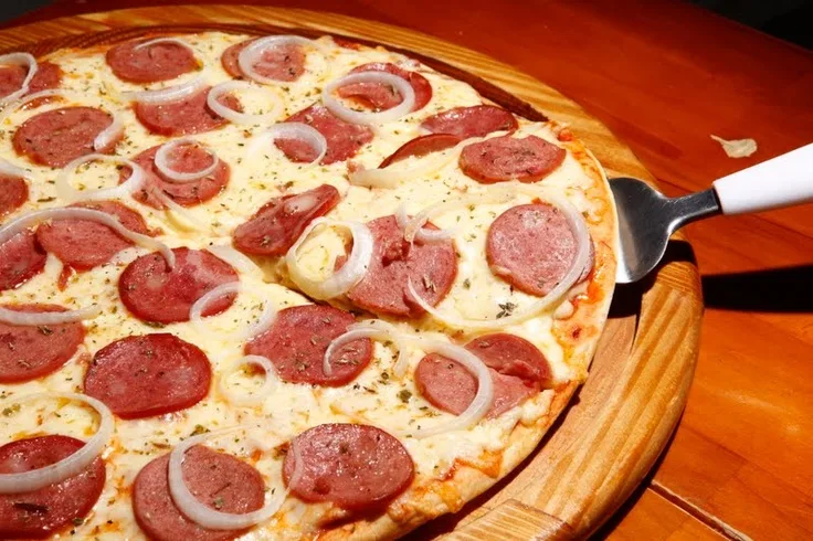 Pizza Calabresa 
