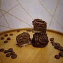 4 mini bombinhas de brigadeiro: 