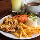 Bife acebolado