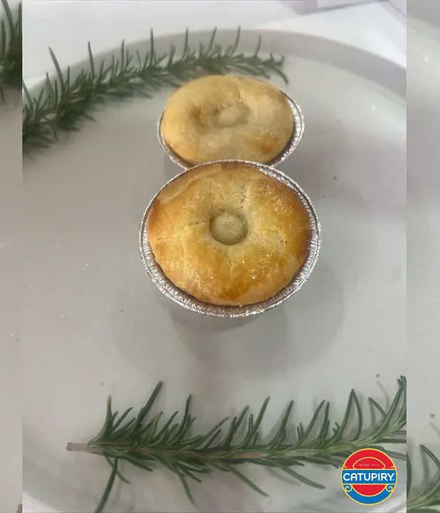 EMPADA DE FRANGO COM CATUPIRY