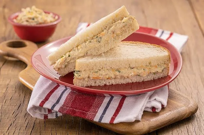 Sanduíche patê de atum 