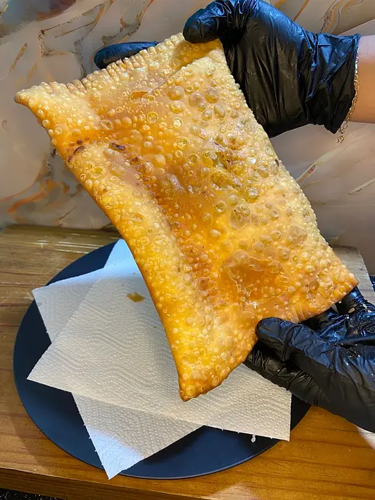 Pastel de carne com queijo