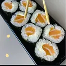 Hossomaki de salmão fresco 