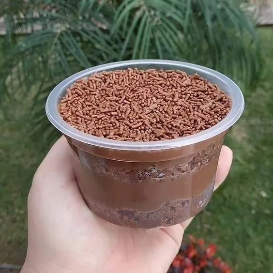 Bolo de pote de brigadeiro 