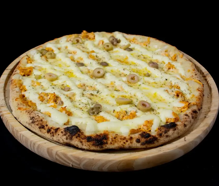 Pizza Grande de Frango com Requeijão - 8 Pedaços