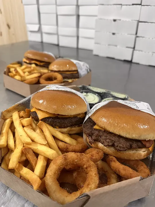 COMBO FAMÍLIA BURGUER SALAD