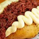 Batata recheada de Carne Seca