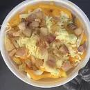 Porção de batata frita com bacon e calabresa 