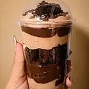 Copo de chocolate com brownie