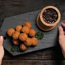 Bolinho de Pernil com Bacon e Creme Cheese