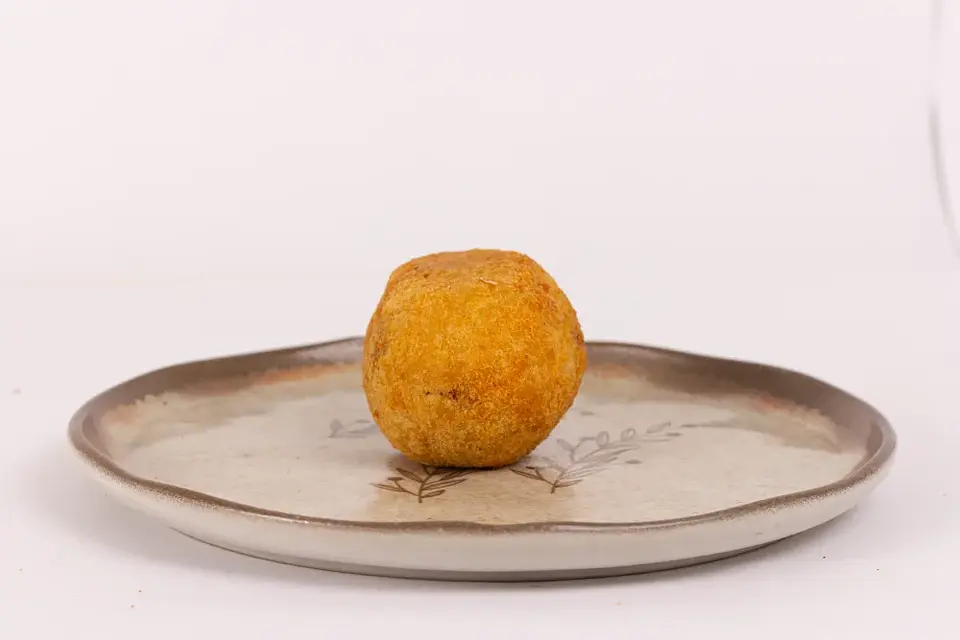 BOLINHO DE CARNE COM OVO