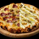2 Pizzas Grandes Salgadas - 1 Calabresa e 1 Frango com Requeijão