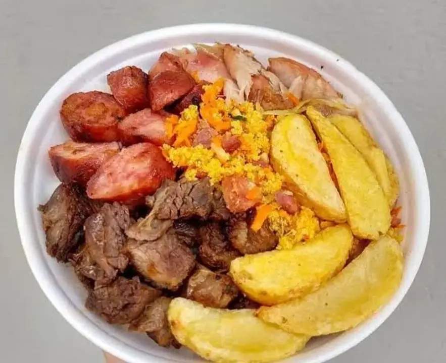 Marmita com linguiça assada